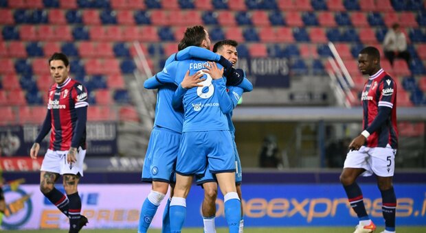 Bologna-Napoli 0-2: doppio Lozano ed è sprint nella corsa Champions