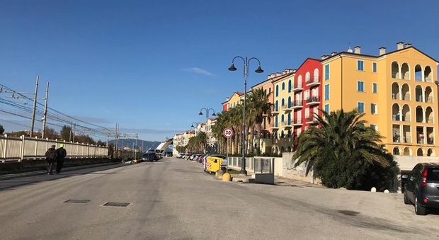 Porto Recanati, via con lo zainetto: lo scippatore in bici colpisce ancora
