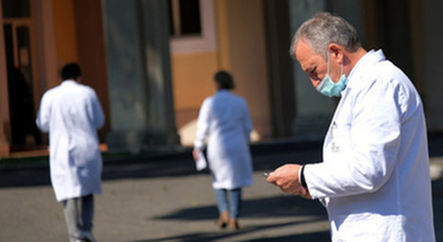 Coronavirus a Roma, bollettino Spallanzani: «31 positivi, 8 con supporto respiratorio»