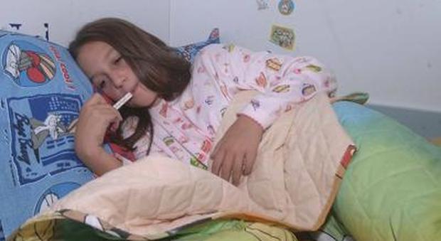 Influenza, un milione di bimbi a letto con raffreddore e mal di stomaco: i consigli del pediatra