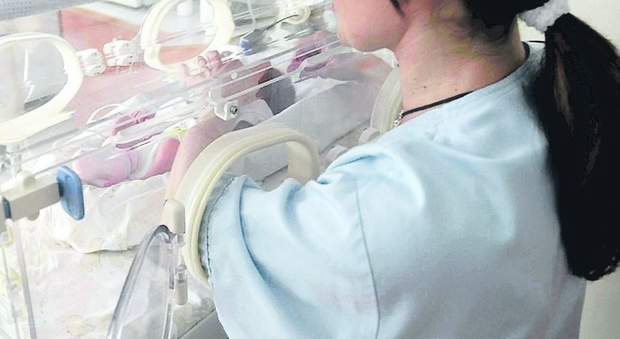 Torino, bambino nasce con malattia incurabile: i genitori lo abbandonano. Gara di solidarietà per adottare Giovannino