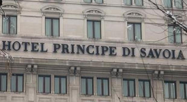 Milano, rubavano cibo e argenteria all'hotel Principe di Savoia: denunciati sette dipendenti