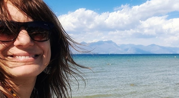 Mangia tonno in vacanza, turista italiana intossicata: «Non riuscivo a respirare, il cuore ha cominciato a battere forte»