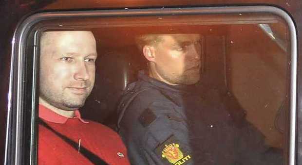 Il mostro Breivik: «Il carcere è una tortura e la playstation è vecchia»