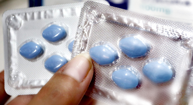 Falso Viagra venduto sul web: i Nas sequestrano seimila pillole dell'amore