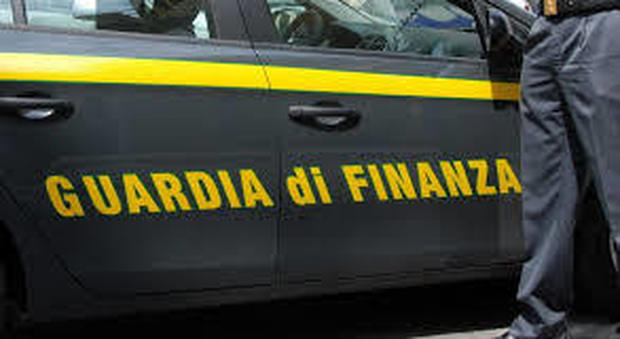 Fatture false, la Guardia di finanza sequestra beni per 800 mila euro