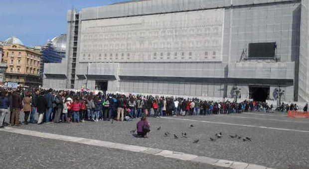 Napoli. «Domenica al museo», folla di visitatori a Palazzo Reale