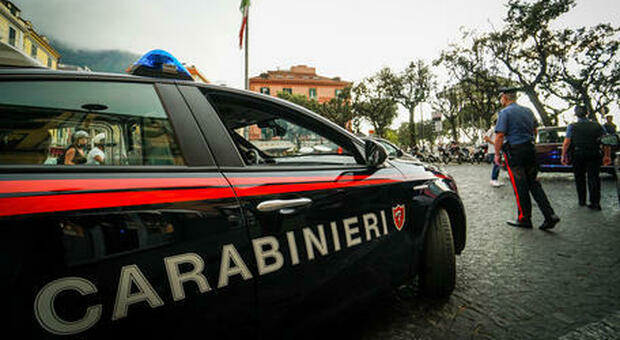 Molestie sessuali a una turista, ai domiciliari un maresciallo dei carabinieri. «Arrestato dai suoi stessi colleghi»