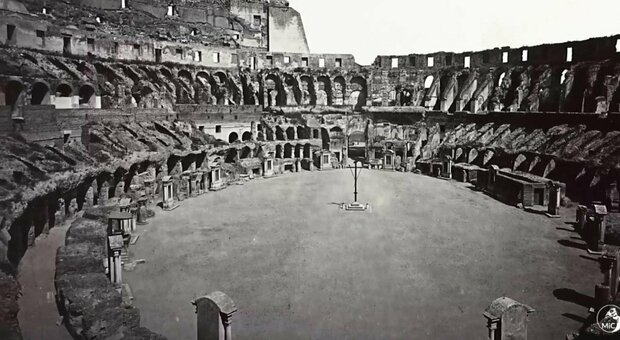 Roma, al Colosseo torna l'arena: pannelli mobili per ammirare il monumento dal centro e vedere i sotterranei. Come a fine '800