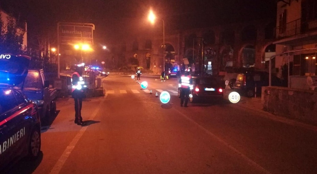 Ischia: getta benzina sui carabinieri e appicca le fiamme, arrestato