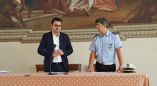 Da sinistra, il sindaco Francesco Rucco e il comandante Cristiano Rosini