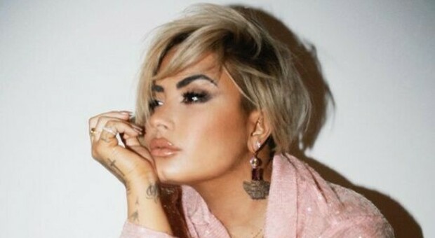 Demi Lovato: «Dopo l'overdose ho avuto tre ictus e un infarto: ora non guido e leggo male»