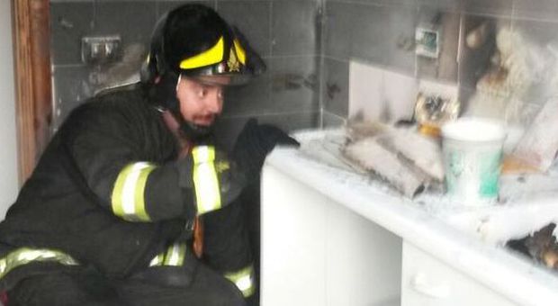 Incendio in abitazione: un 55enne intossicato dal fumo