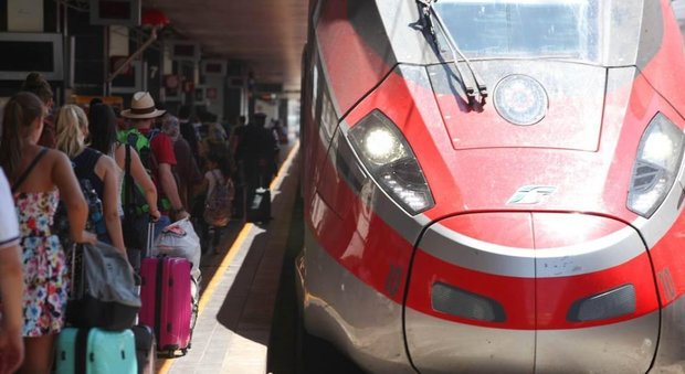 Pendolari ancora prigionieri sui treni La tratta Ancona-Roma è un incubo