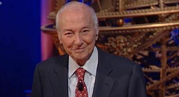 Covid, Piero Angela: «Mandare l'esercito in strada per convincere la gente a indossare la mascherina» Covid, Piero Angela: «Mandare l'esercito in strada per convincere la gente a indossare la mascherina»