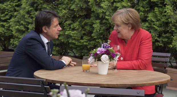Merkel a Conte: collaboreremo con l'Italia sui migranti