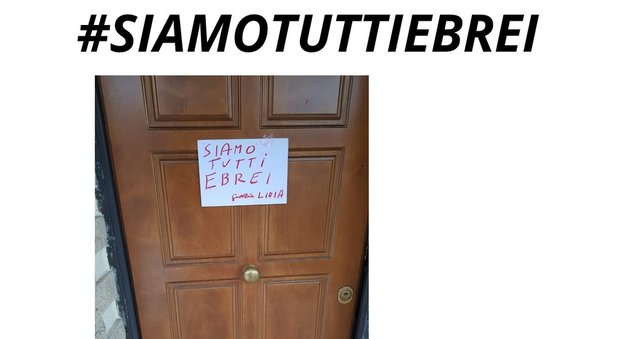 “Qui ebrei”, Bruno Astorre affigge cartello "Siamo tutti ebrei" sulla porta di casa