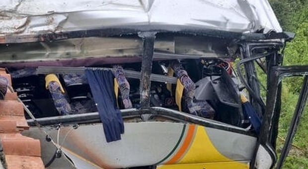 Autobus con i tifosi del Corinthians si ribalta, sette le vittime