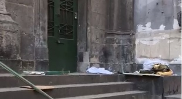 «Degrado in via Duomo, poveri turisti a Napoli»