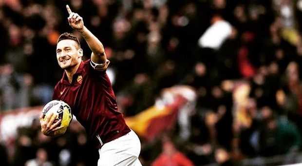Lazio-Roma, Francesco Totti incita la squadra: «Vi voglio vedere così, forza ragazzi»