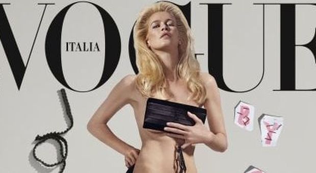 Claudia Schiffer tutta nuda sulla copertina di Vogue: il sexy ritorno dopo 25 anni