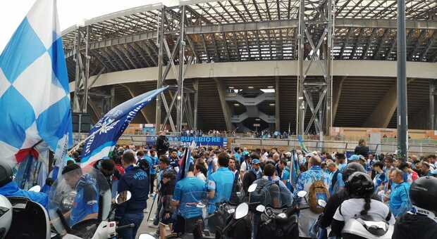 Tifosi allo stadio Maradona