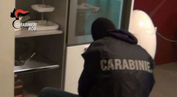 Casalesi, blitz di polizia e carabinieri: 4 arresti, ci sono la sorella di Zagaria e l'imprenditore dei bunker del clan