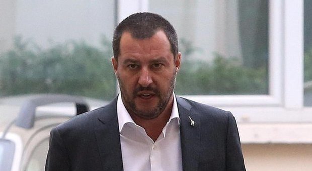 Minacciato e rapinato in casa l'ex suocero di Salvini