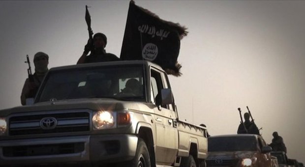 Libia, l'Isis si sarebbe ritirato da Derna. Fonti militari: «Distrutti siti jihadisti»