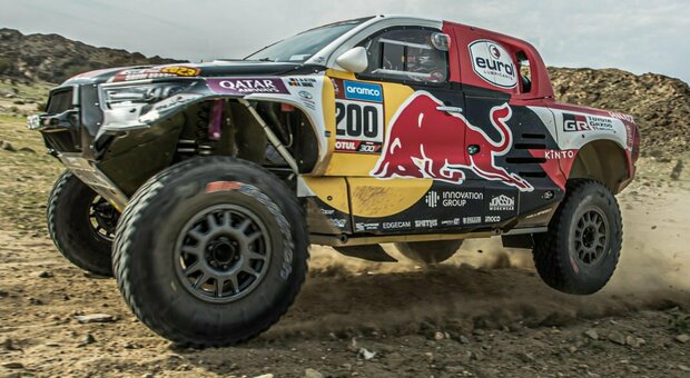La Toyota Hilux di Nasser Al-Attiayh trionfa nella seconda tappa della Dakar 2023