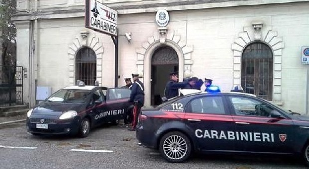 Firenze, si cosparge di benzina e si dà fuoco per amore: aiutata dai passanti, muore in ospedale