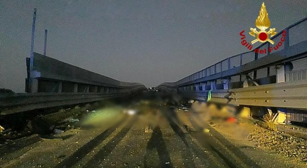 Incidente, morti 4 ragazzi a Catania: auto contro il guardrail all'alba, tra le vittime 2 minorenni