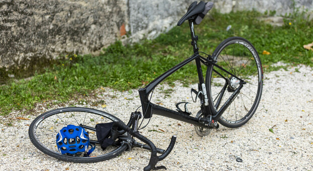 Valli del Pasubio, incidente in bicicletta oggi: ciclista ruzzula giù per 50 metri