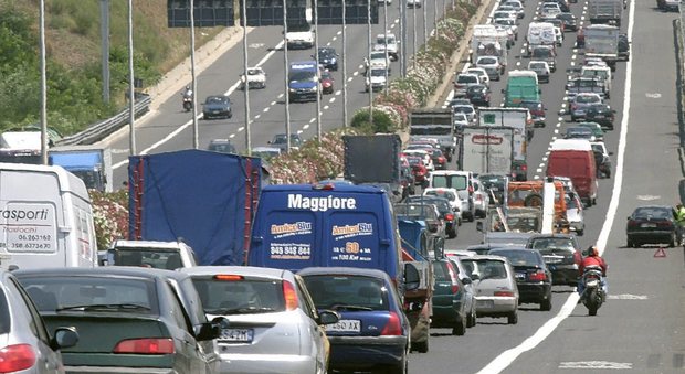 Roma, traffico in tilt sul Gra: due incidenti, code e rallentamenti
