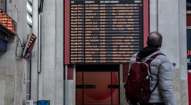 Sciopero dei treni oggi 24 marzo, cancellazioni e disagi in tutta Italia: cosa succede