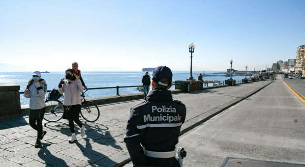 Campania in lockdown, il blitz anti-Covid di De Luca spiazza le forze dell’ordine