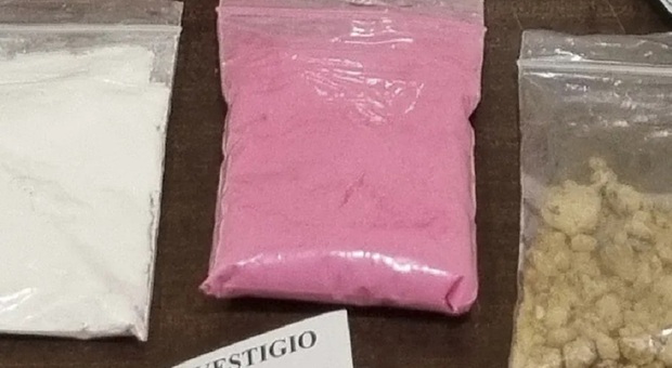 Cocaina rosa nella lattina della bibita energetica, ragazzo di 14 anni morto avvelenato. L'ipotesi: scherzo per un video social