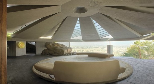 immagine California: in vendita per 10,5 milioni di dollari la villa in cui venne girato il film Agente 007 - Una cascata di diamanti
