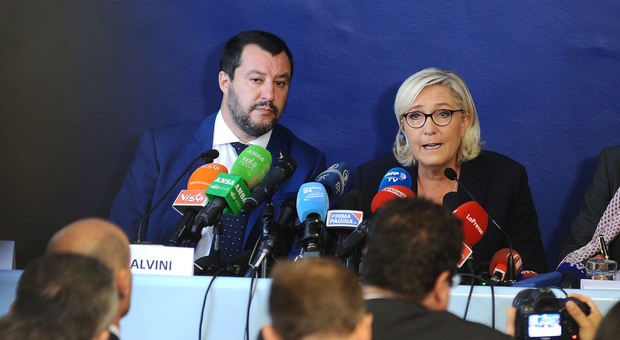 Salvini-Le Pen: «Moscovici e Juncker nemici Ue». Nuova polemica su Macron e Saviano