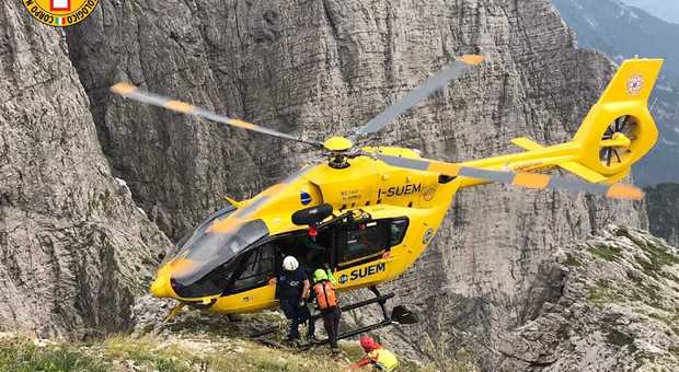Tragedia in ferrata sulla Schiara, alpinista muore: vola per 150 metri