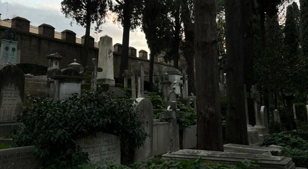 Napolitano seppellito al cimitero acattolico: cos'è, dove si trova e i personaggi illustri sepolti