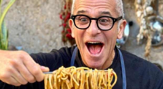 Max Mariola, lo chef influencer: «La mia carbonara a 28 euro, per Milano è poco. L'Italia deve alzare i prezzi del cibo»
