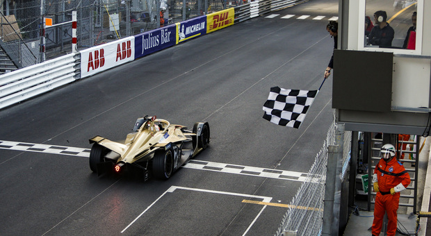 La DS Techeetah di Vergne taglia il traguardo dell'E-Prix di Monaco