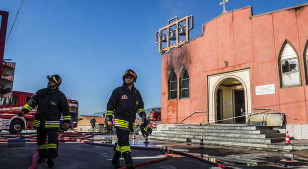 Le campane in corto circuito: a fuoco la chiesa ortodossa