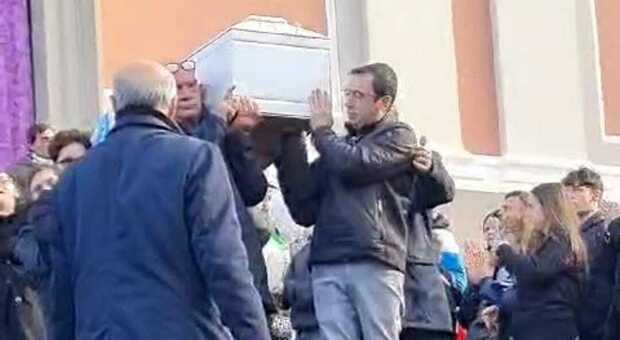 I funerali del giovani Aniello Marino