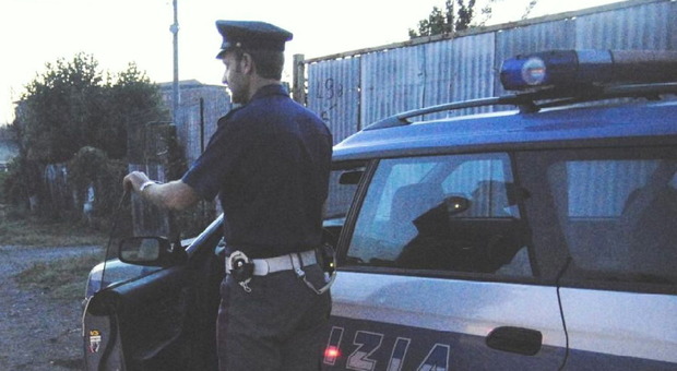 Roma, sequestrato e rapinato dalla prostituta: la donna fuggita con l'auto del cliente