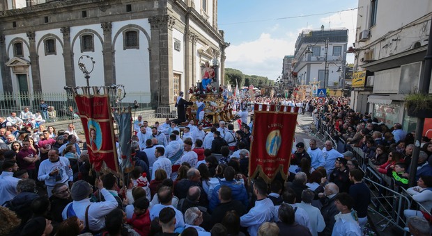 Coronavirus in Campania, chiude il Santuario della Madonna dell'Arco: si teme un assalto dei «fujenti»