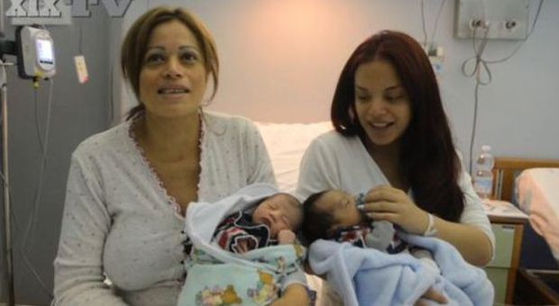 Zia e nipote nascono lo stesso giorno: parto parallelo per madre e figlia