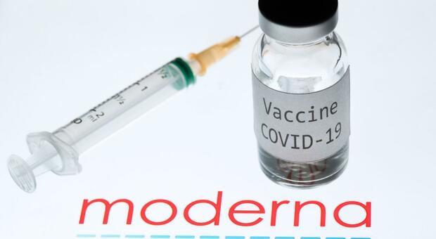 Moderna, via libera Fda al vaccino: «Pronti alla consegna immediata agli over 18»