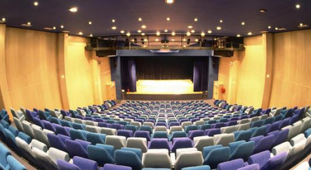 I cinema usati come aule scolastiche per permettere il distanziamento tra gli studenti